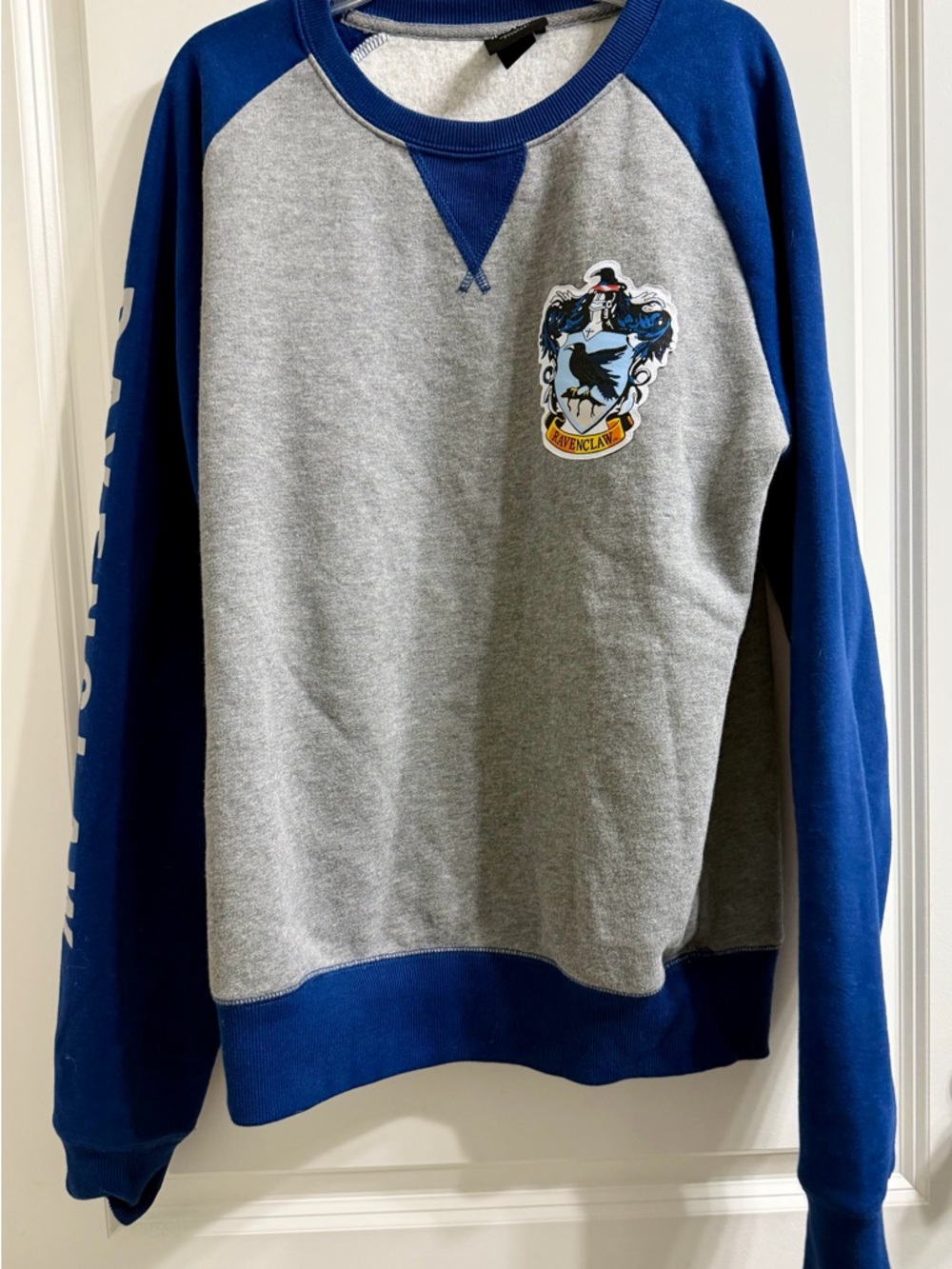 Ravenclaw CrestRaglan Sweatshirt - Wizarding World of Harry Potter  sz S